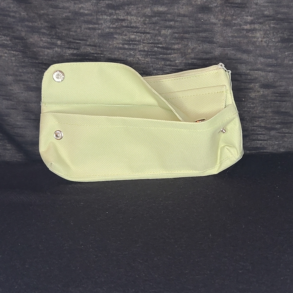 Green pouch - Picture 4 of 4